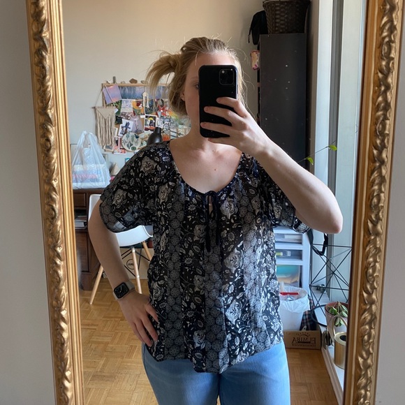 AE Blouse - Picture 3 of 3